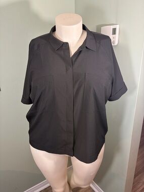 57. Willow & Thread Black Short-Sleeve Button Front Blouse